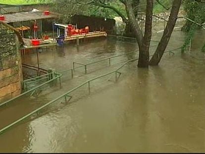 Inundaciones y destrozos en Pontevedra por el fuerte temporal de viento y lluvia