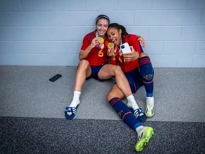 Aitana y Salma tras la final, mejor jugadora y mejor joven del torneo.