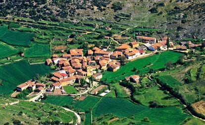 Vista aérea del pueblo Ahedo de Butrón, en la provincia de Burgos.