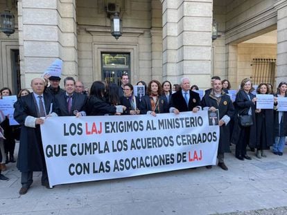 Concentración de letrados de la Administración de Justicia este martes, 29 de noviembre, en Sevilla. 