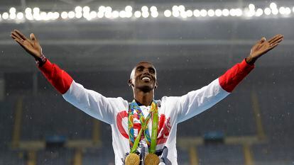 Mo Farah celebra el oro olímpico en Río 2016.
