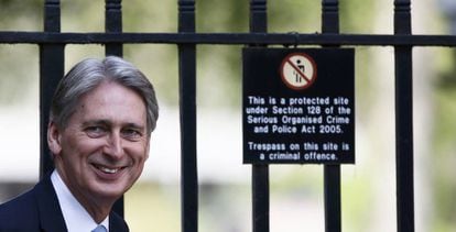 El ministro de Exteriores brit&aacute;nico, Philip Hammond, en Downing Street (Londres). 