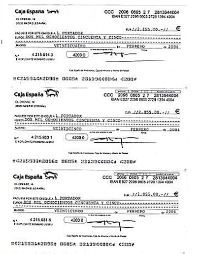 Cheques al portador entregados por grandes empresarios, cuyos importes acababan reflejados en las cuentas del PP de Madrid.