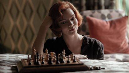 La sèrie 'Gambito', de Netflix, ha llançat la venda de jocs d'escacs.