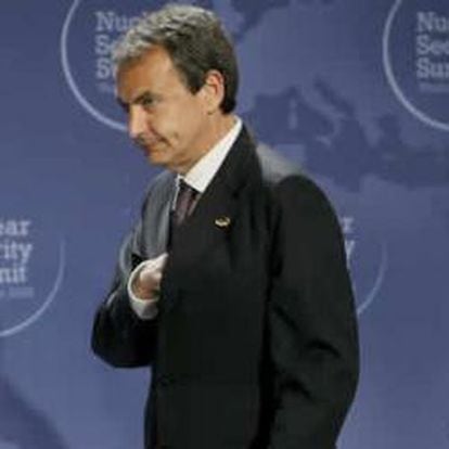 El presidente del Gobierno, José Luis Rodríguez Zapatero, al inicio de la rueda de prensa que ofreció hoy con motivo de su asistencia a la Cumbre sobre Seguridad Nuclear que se celebra en Washington