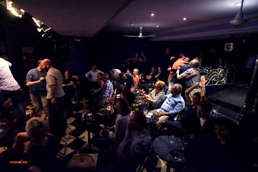 Espectadores durante un monólogo de Vermunólogos en el Café-Teatro Llantiol en una imagen cedida por la organización. 