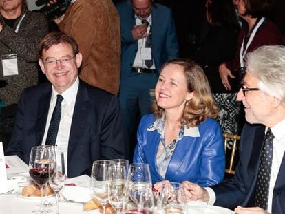 Ximo Puig, la ministra Nadia Calviño y el presidente de Foment del Treball Josep Sanchez Llibre. 