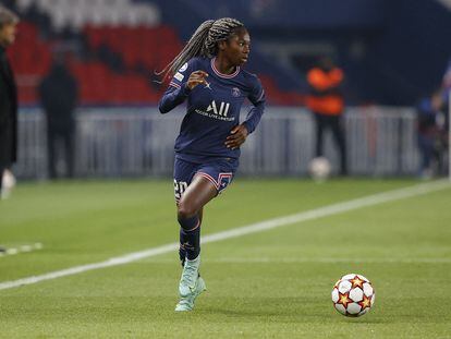 Aminata Diallo durante un partido del PSG femenino.