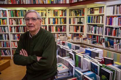 Ignacio Latierro, en la librería Lagun de San Sebastián.