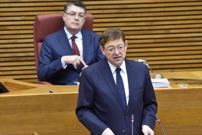 El presidente valenciano Ximo Puig explica en las Cortes su gestión de la crisis del coronavirus.