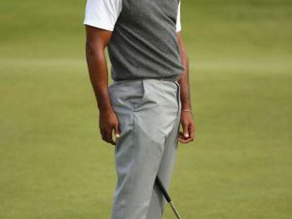 Tiger Woods se lamenta tras un fallo.