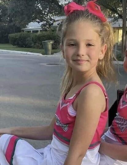 Makenna Lee Elrod, 10 anos. A escola primária está localizada em uma área de classe média baixa em uma cidade de cerca de 16.000 habitantes.