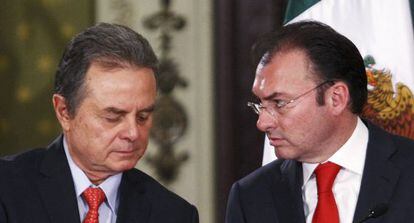 Los ministros de Hacienda y de Energ&iacute;a, Luis Videgaray (d) y Pedro Joaqu&iacute;n Coldwell (i)