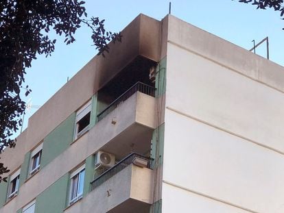 Fallece una madre y su hijo en incendio en una vivienda de Moncada (Valencia).