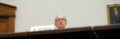 Alan Greenspan, exdirector de la Reserva Federal de EE UU, presta declaración frente al Congreso en 2008.