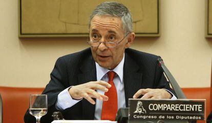 El presidente de la Comisión Nacional del Mercado de Valores, Julio Segura, durante su comparecencia ante la Comisión del Congreso.