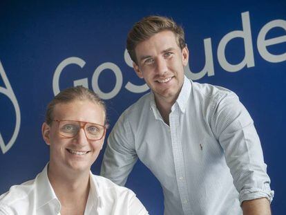 Felix Ohswald y Gregor Müller, cofundadores y CEO y director de Operaciones de GoStudent.