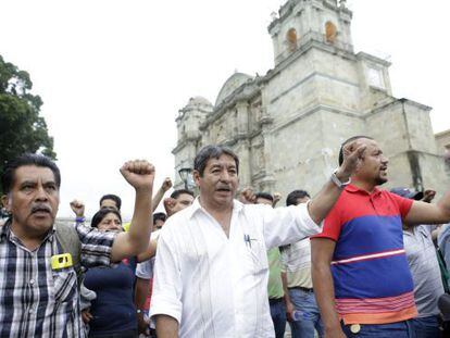 Maestros de la CNTE marchan por Oaxaca