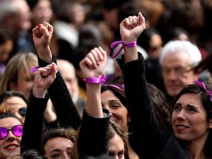 Participantes en la concentraci&oacute;n convocada por movimientos feministas en San Sebasti&aacute;n con motivo del D&iacute;a Internacional de la Mujer. 
 
 