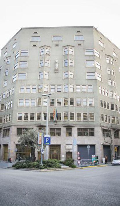 Edificio del Departamento de Justicia, uno de los inmuebles que pone a la venta la Generalitat.