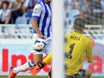 Seferovic marca el segundo gol de la Real