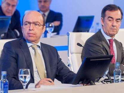 Juan Osuna, primer ejecutivo de Ale&aacute;tica, con el presidente de OHL, Juan Villar-Mir de Fuentes.