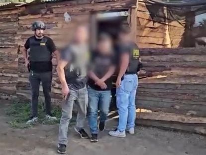 Agentes de la PDI liberan a un ciudadano venezolano secuestrado en una casa en el municipio de Renca, en Santiago (Chile).