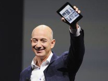 Jeff Bezos, presidente y fundador de Amazon, durante el lanzamiento de una de sus tabletas Kindle Fire.