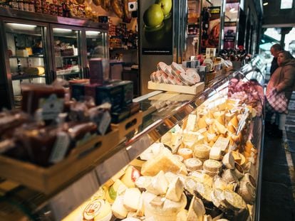 Un puesto en el mercado de abastos de Santiago de Compostela (A Coruña), la semana pasada.