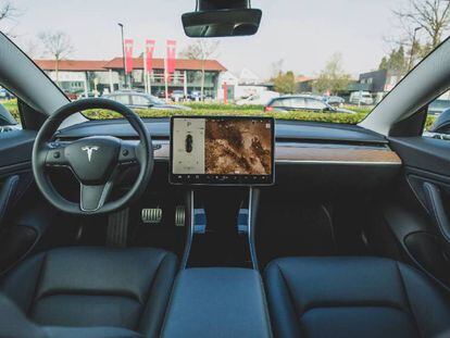 Tesla tiene mucho trabajo por delante con Autopilot: no sale bien de las rotondas