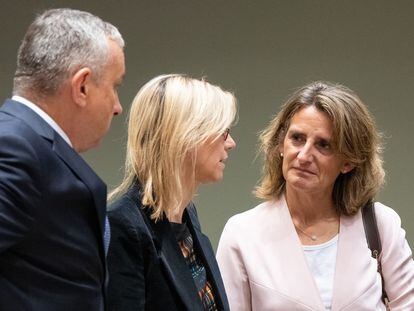 Los responsables de Energía de República Checa, Jozef Sikela; Francia, Agnes Pannier-Runacher; y España, Teresa Ribera, en septiembre en Bruselas.