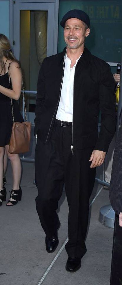 Brad Pitt, con unos pantalones que le estaban muy grandes.