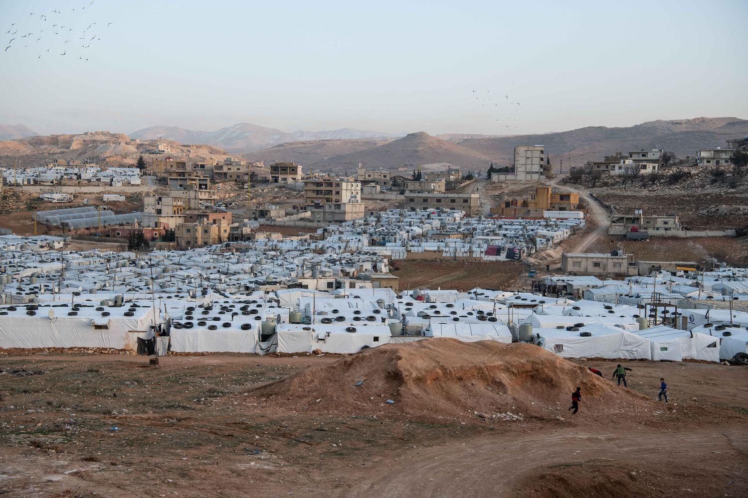 Vistas sobre un asentamiento informal en la localidad libanesa de Arsal donde habitan 65.000 refugiados sirios.
