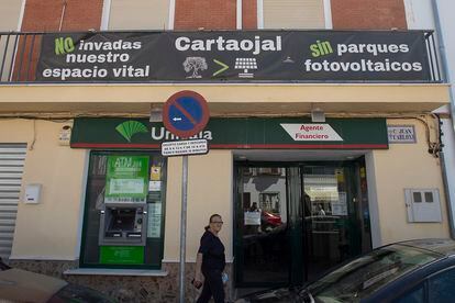 Cartel en Cartaojal (Antequera, Málaga) contra las plantas de renovables junto al pueblo. 