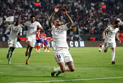 Joselu celebra el cuarto gol del Madrid.