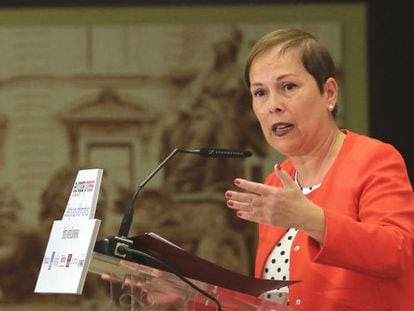 La presidenta de Navarra, Ux&uacute;e Barkos, durante su intervenci&oacute;n en un desayuno informativo en Madrid.