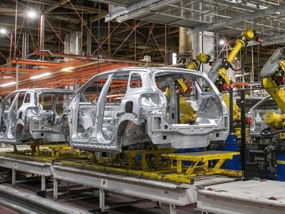 Planta de Opel que el Grupo PSA tiene en la localidad de Figueruelas (Zaragoza), en abril de 2020.