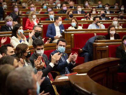 El presidente de la Generalitat, Pere Aragonès (en el centro), en un pleno sobre la totalidad de los Presupuestos, el pasado 22 de noviembre, en el Parlament.