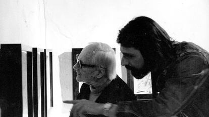 Antoni Miró i Frederic Amat, que va llegir aquest text al  Soló del Tinell el passat 2 de març, en una imatge del 1977.