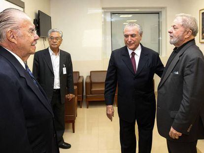 Los expresidentes Sarney (izquierda) y Lula (derecha). En el centro. Michel Temer