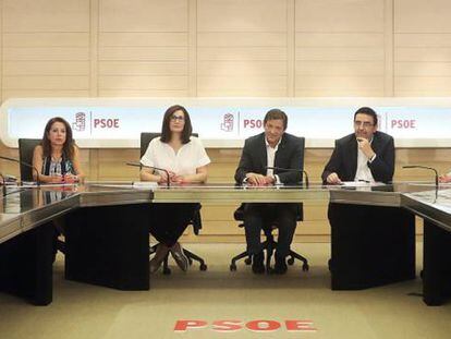 Reunión de la Comisión Gestora del PSOE, presidida por Javier Fernández. ULY MARTÍN