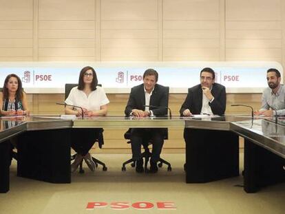 Reunión de la Comisión Gestora del PSOE, presidida por Javier Fernández. ULY MARTÍN