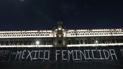 El Palacio Nacional de México durante las manifestaciones del 8 de marzo de 2022.