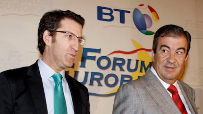 Alberto Núñez-Feijoo y Francisco Álvarez Cascos, en un acto del PP en 2009.