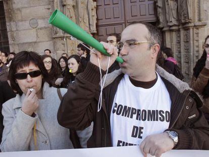 Protesta de investigadores de la Universidade de Santiago delante de la sede del rectorado, el Pazo de San Xerome de Santiago.