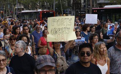 Protesta aquest dilluns a Barcelona a favor dels refugiats. 