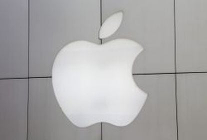 Logotipo de Apple en una tienda de la compa&ntilde;&iacute;a.