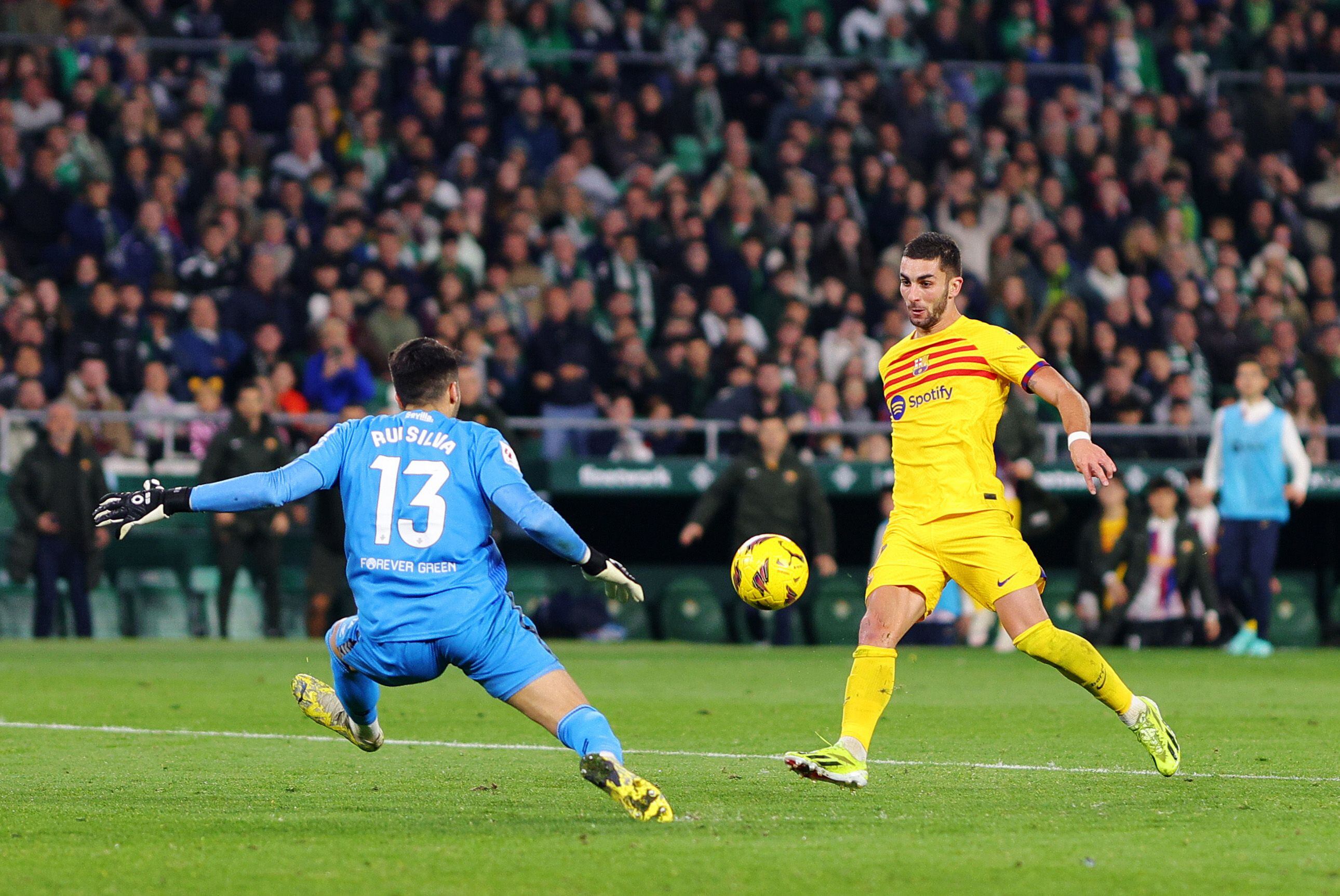 Ferran Torres marcando su tercer tanto frente al Betis.