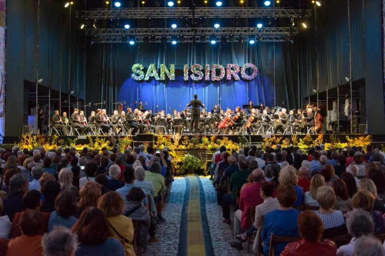 La Banda Sinfónica Municipal de Madrid durante una de sus actuaciones en san Isidro.