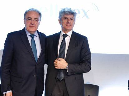 Tob&iacute;as Mart&iacute;nez y Marco Patuano, en la junta de accionistas de Cellnex. 